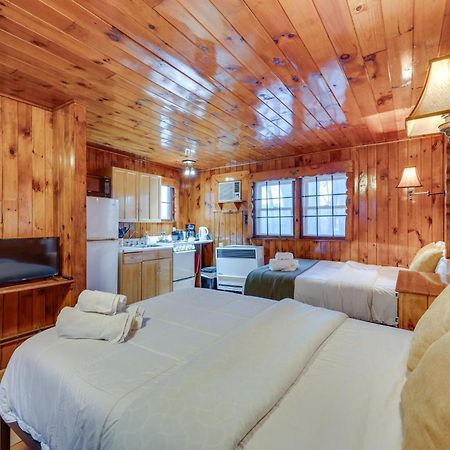 Appartamento Cozy Laconia Studio With Pool Access - 2 Mi To Lake! Esterno foto
