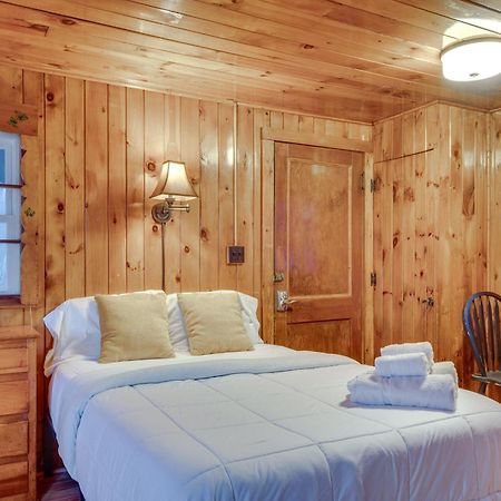 Appartamento Cozy Laconia Studio With Pool Access - 2 Mi To Lake! Esterno foto