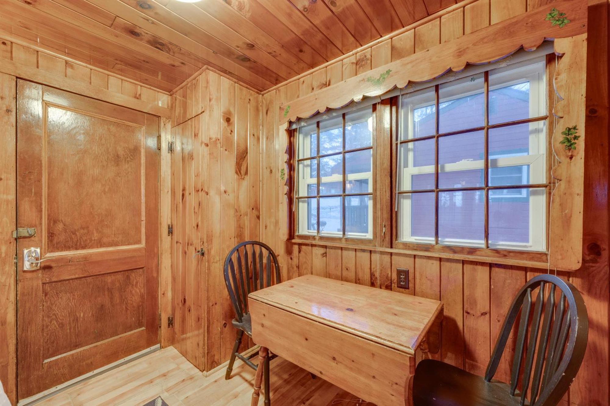 Appartamento Cozy Laconia Studio With Pool Access - 2 Mi To Lake! Esterno foto