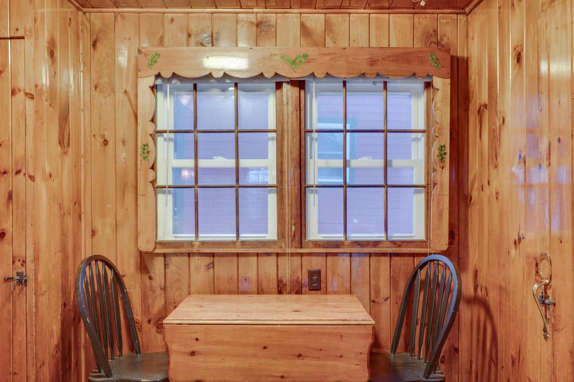 Appartamento Cozy Laconia Studio With Pool Access - 2 Mi To Lake! Esterno foto