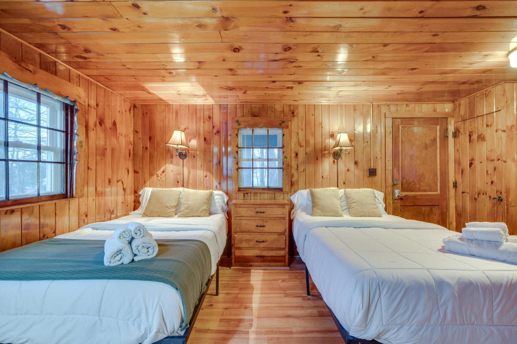 Appartamento Cozy Laconia Studio With Pool Access - 2 Mi To Lake! Esterno foto
