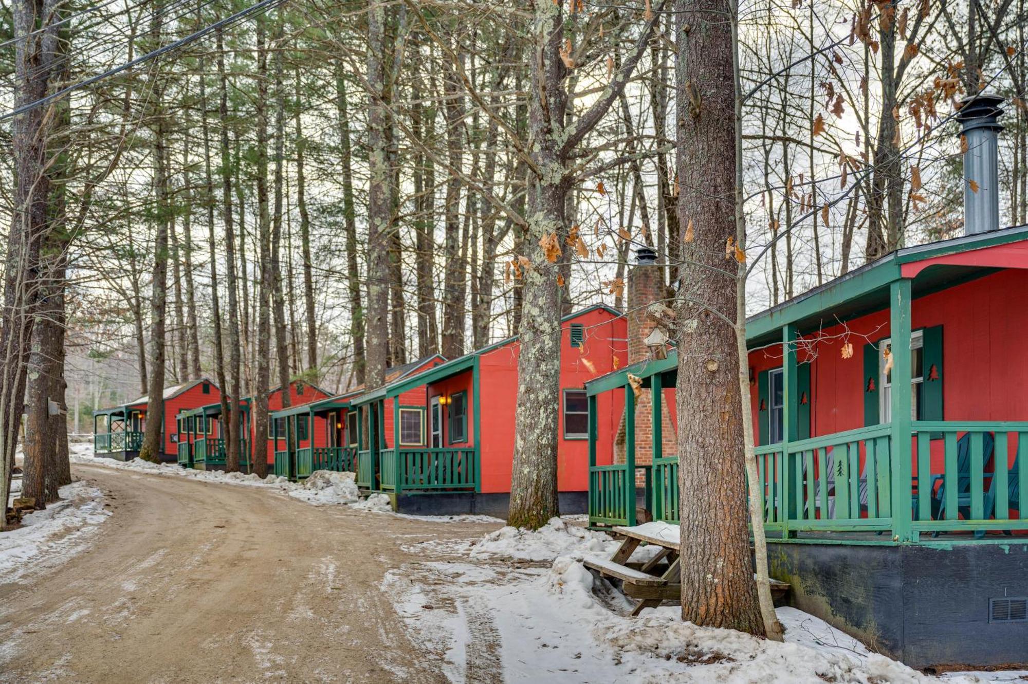 Appartamento Cozy Laconia Studio With Pool Access - 2 Mi To Lake! Esterno foto