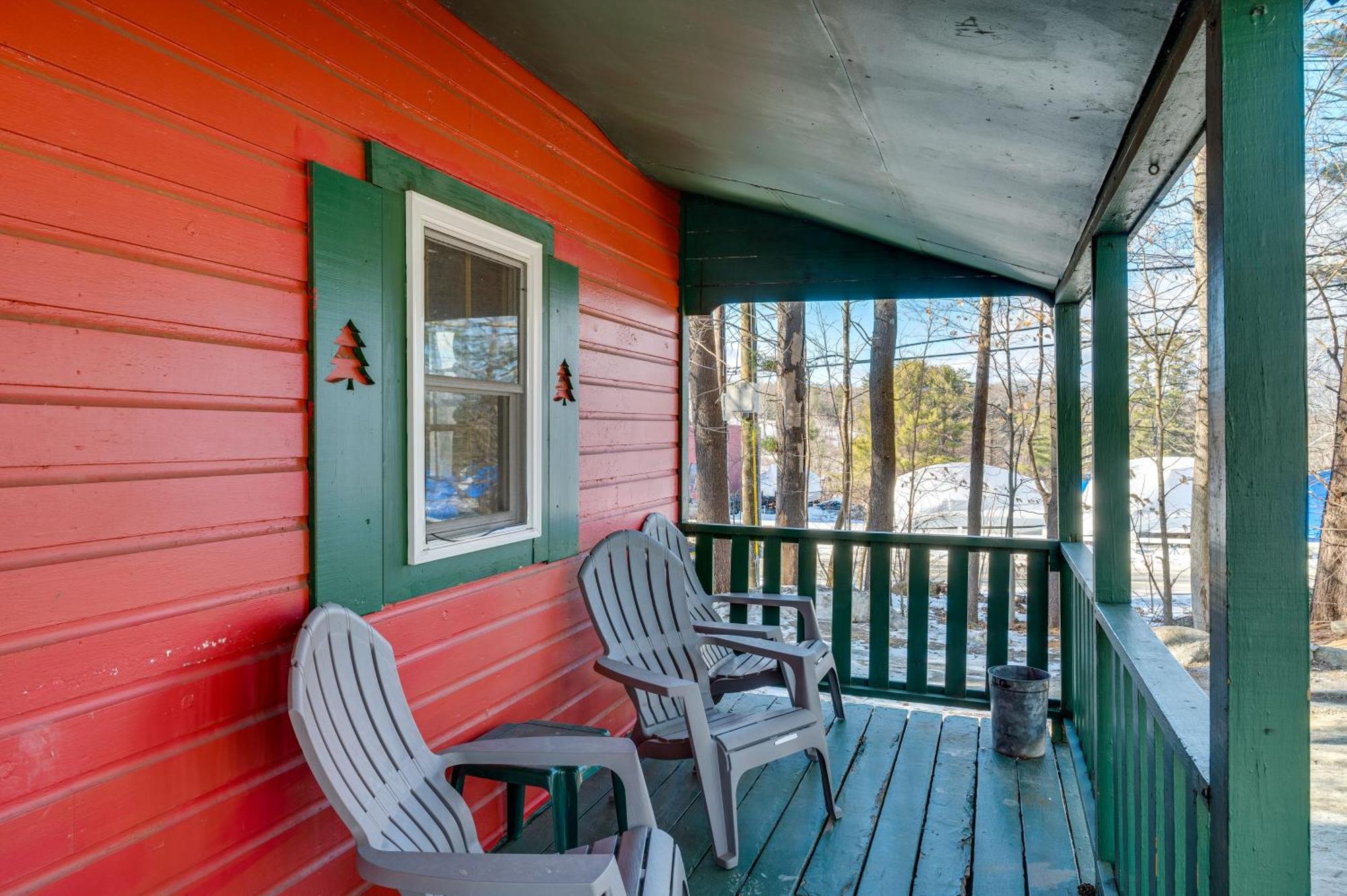 Appartamento Cozy Laconia Studio With Pool Access - 2 Mi To Lake! Esterno foto